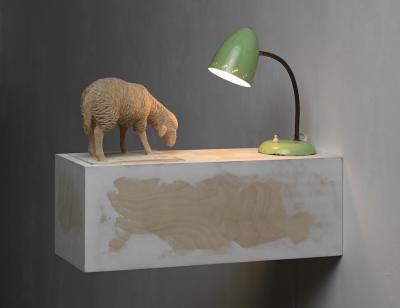Schaf bei Licht, 2012, Holz, Lampe, 50 x 61 x 21 cm