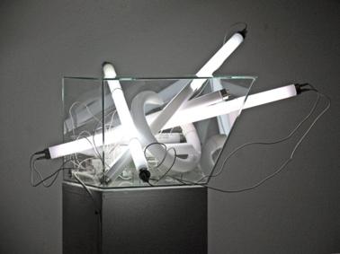 o.T. 2006, Glas, Leuchtstoffröhren, Vorschaltgeräte, 36 x 60 x 60 cm 