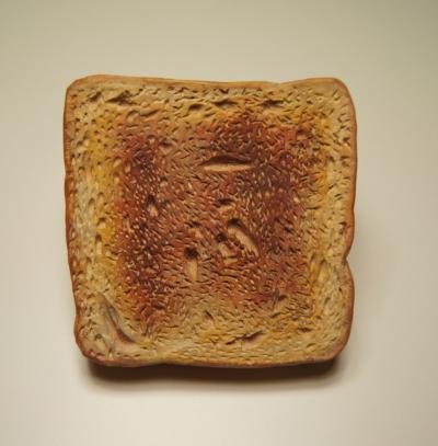 Toast, 2014, Holz, Farbe, 13 x 10 x 8,5 cm