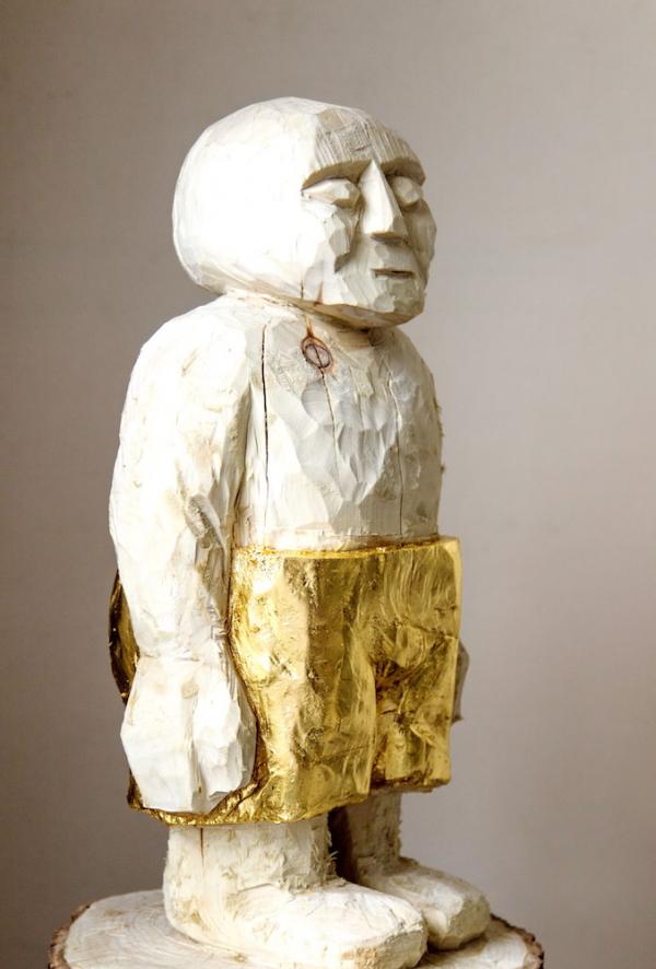 Albrecht Klink, Goldie, 2020, Pappel, Gold Papier, Höhe 110 cm, Breite Länge 60 cm