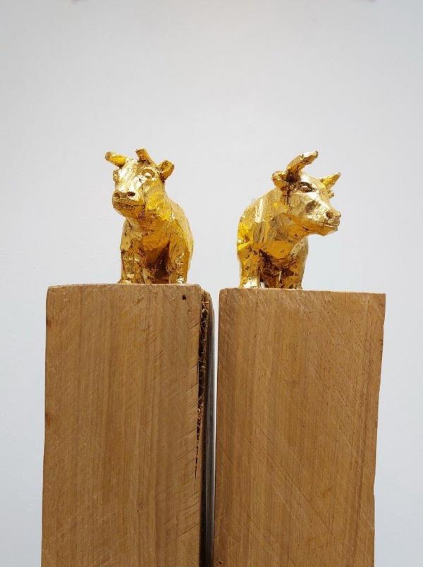 Das Goldene Pärchen, 2021, Eiche/Gold, 32 x 19 x 18,5 cm, Figur 9 cm