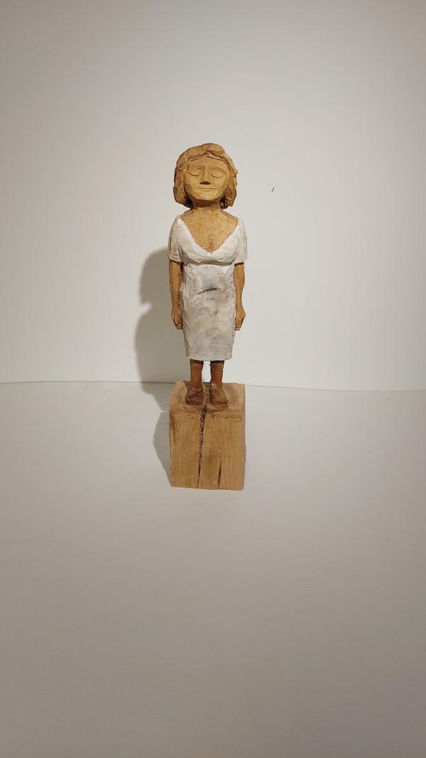 CARLA, 2022, Ahorn, H 52 cm, B 12 cm, T 9 cm Figur 37 cm 