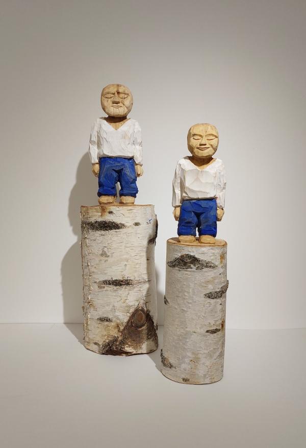 Die Zwei, 2022, Birke; Der Große H 63cm B 17cm T 18cm  Figur 28cm; Der Kleine H 52cm B 12cm, T 13cm Figur 23cm